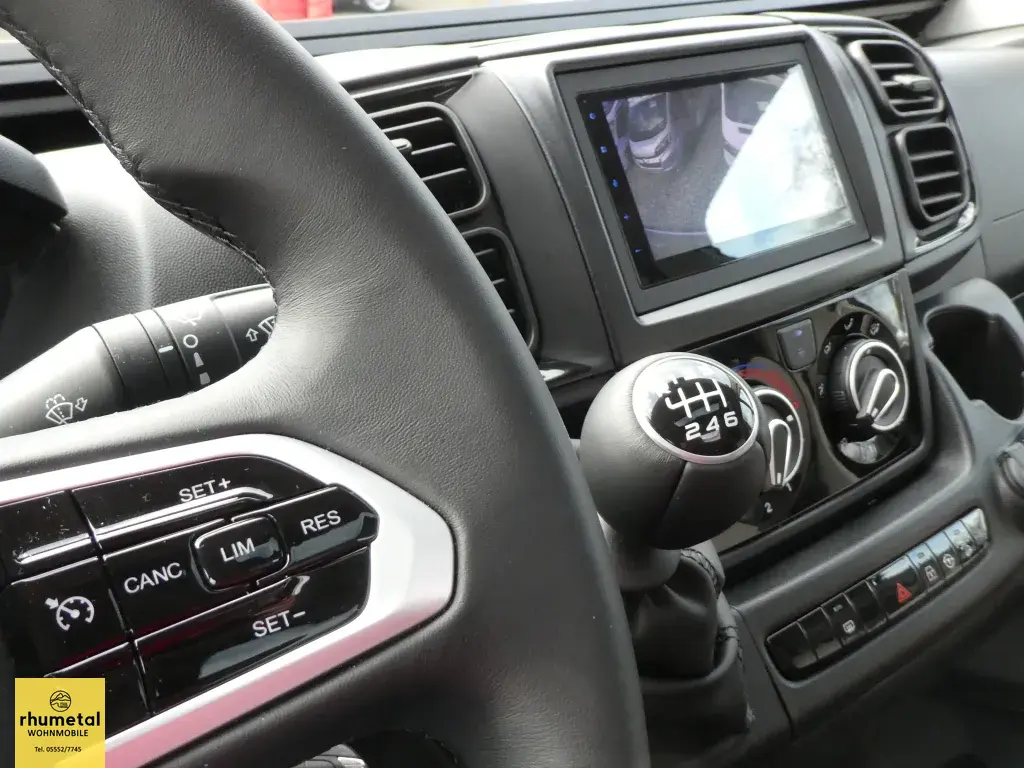 Bild 17: Challenger Van V114