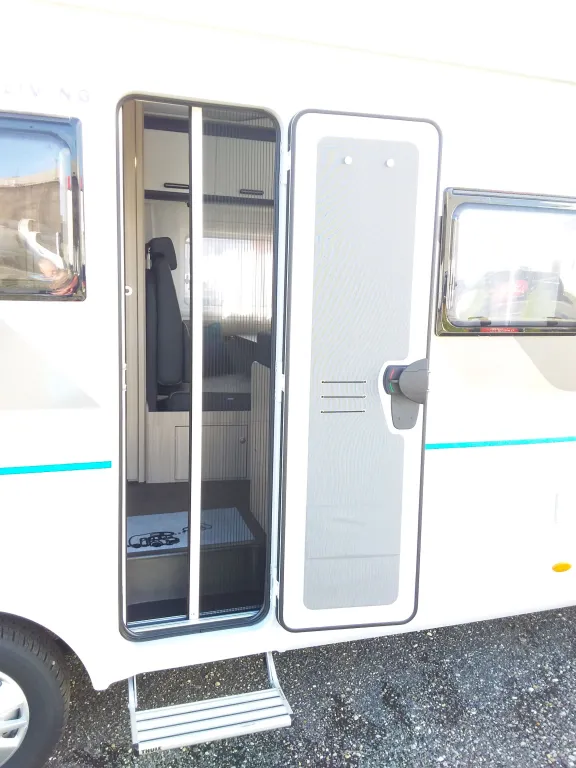 Bild 8: Wohnmobil für 7 Personen in Hagenbrunn/Wien mieten