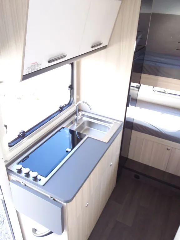 Bild 16: Wohnmobil für 7 Personen in Hagenbrunn/Wien mieten