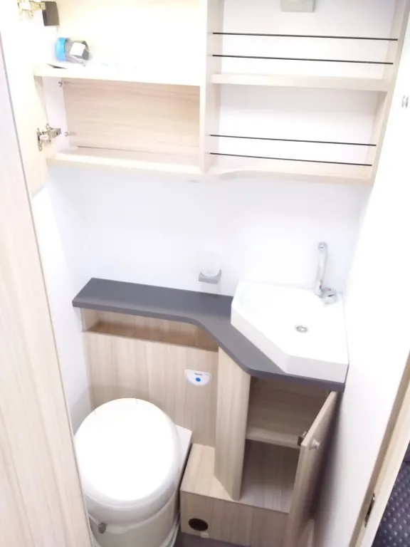 Bild 21: Wohnmobil in Hagenbrunn/Wien online mieten