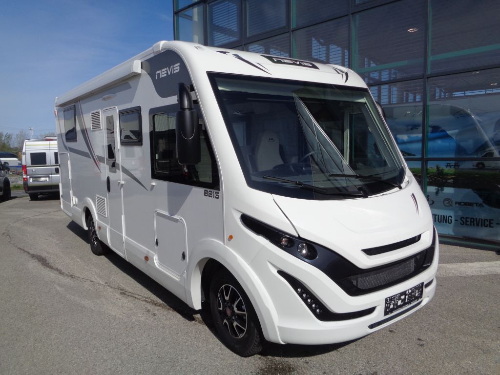 Bild 1: McLouis Nevis 881