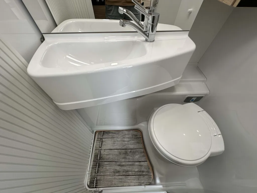 Bild 16: Wohnmobil für 3 Personen in Mülheim-Kärlich mieten