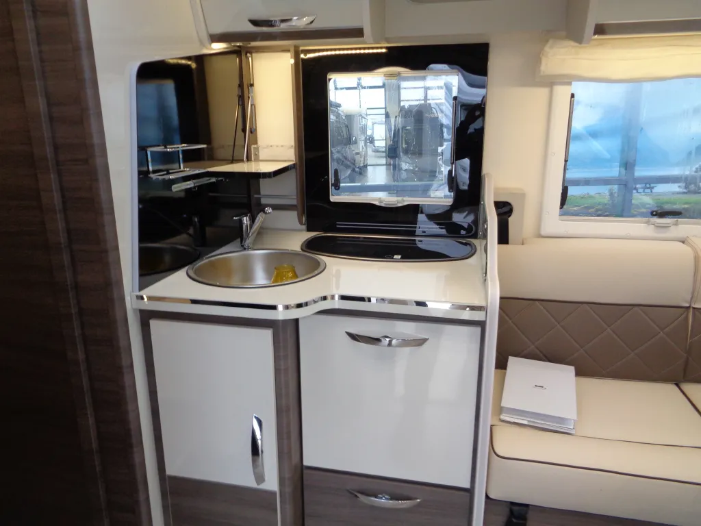 Bild 8: Wohnmobil für 4 Personen in Tresdorf mieten