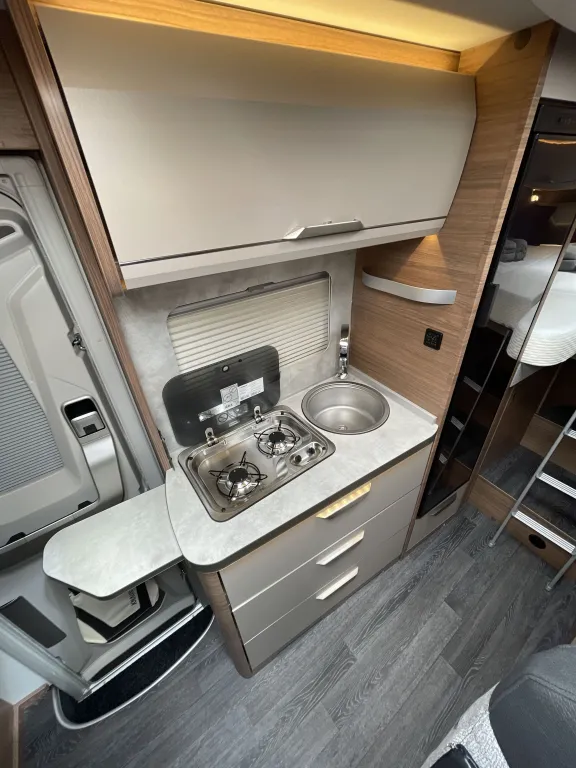 Bild 16: Wohnmobil für 2 Personen in Hagenbrunn/Wien mieten