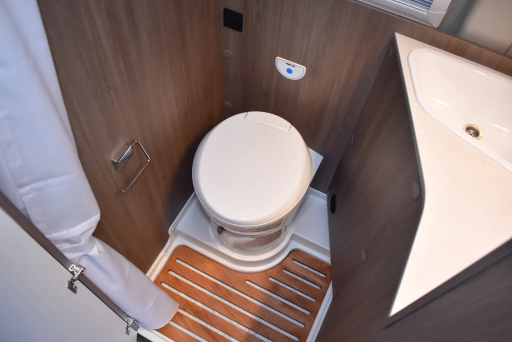 Bild 16: Wohnmobil für 2 Personen in Eferding mieten