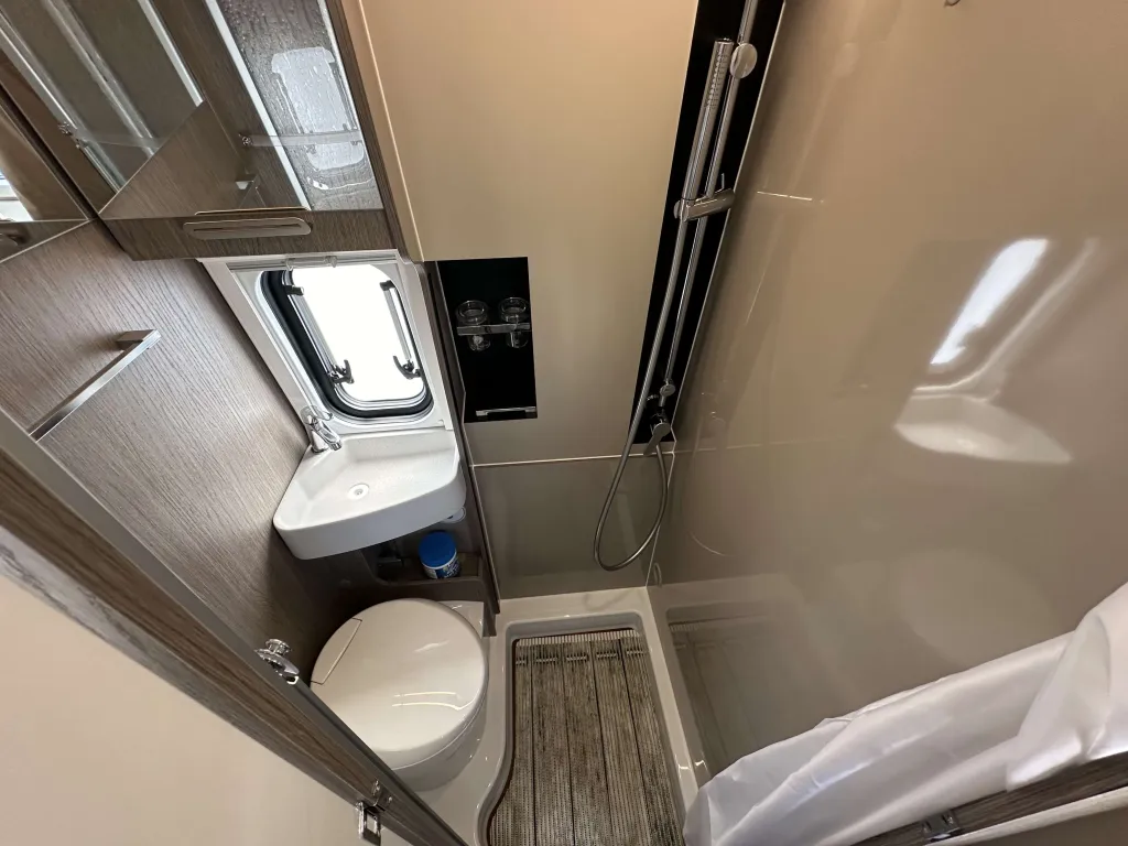 Bild 17: Chausson Vans V690