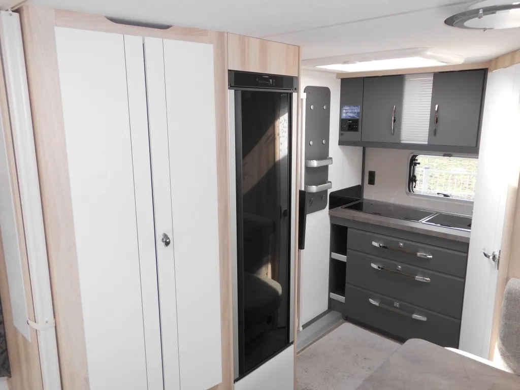 Bild 9: Hobby De Luxe 460 SFf