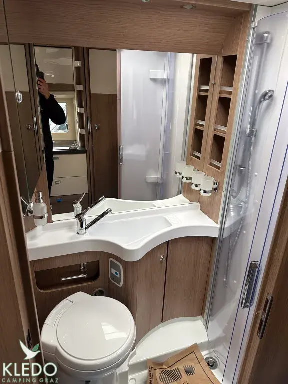 Bild 16: Wohnmobil für 4 Personen in Graz mieten