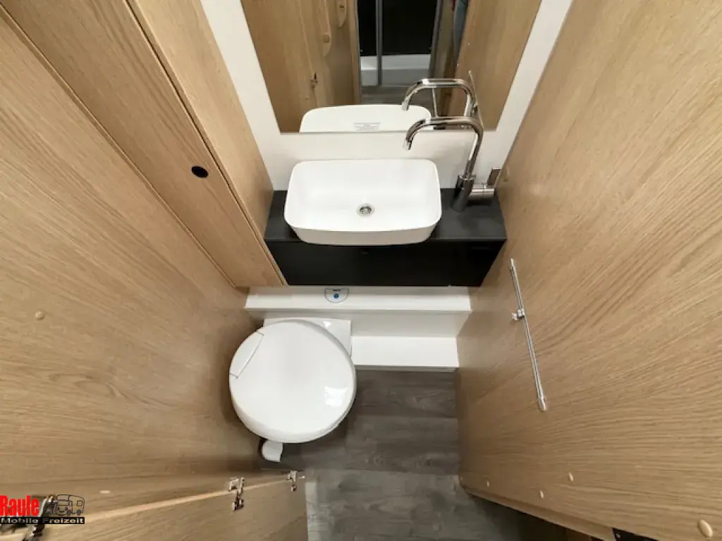 Bild 13: Wohnmobil in Wiesbaden online mieten