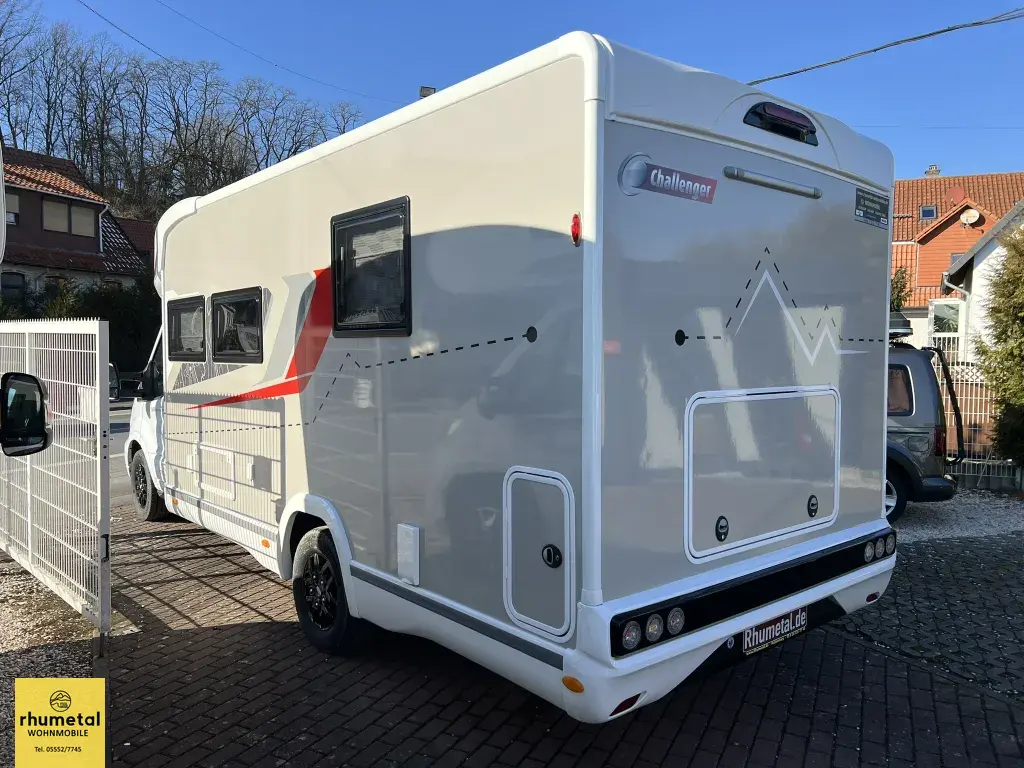 Bild 9: Challenger Teilintegriert 328 Graphite Ultimate