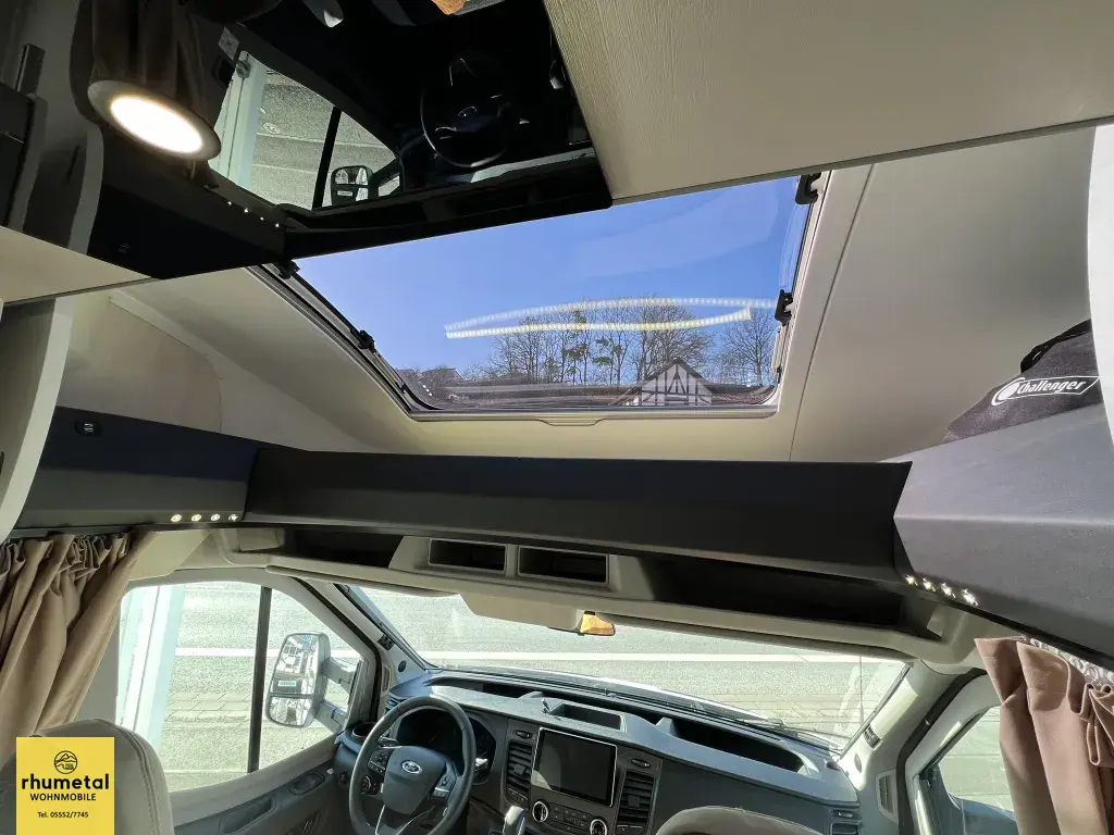 Bild 41: Challenger Teilintegriert 328 Graphite Ultimate