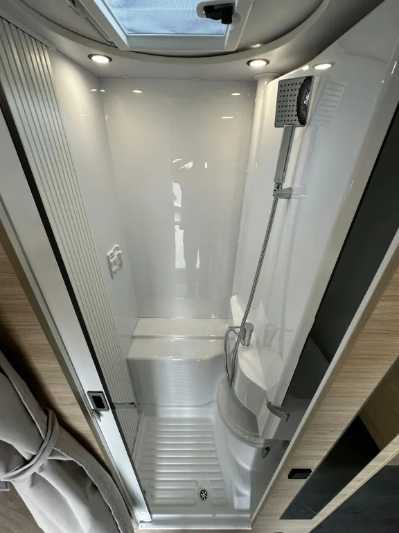 Bild 8: Wohnmobil für 7 Personen in Mülheim-Kärlich mieten