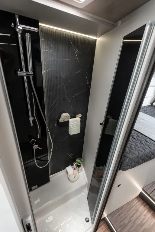 Bild 8: Wohnmobil für 4 Personen in Dornbirn mieten