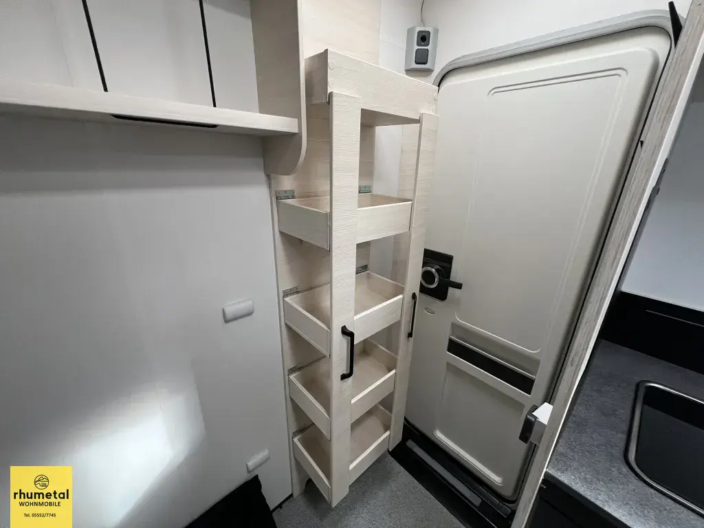 Bild 81: Challenger Teilintegriert 240 Graphite Ultimate