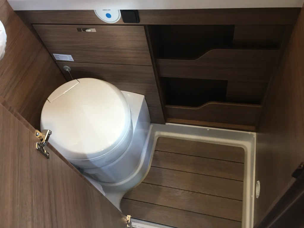 Bild 28: Wohnmobil von Knaus mieten in Hagenbrunn/Wien Bild 28: Wohnmobil von Knaus mieten in Hagenbrunn/Wien