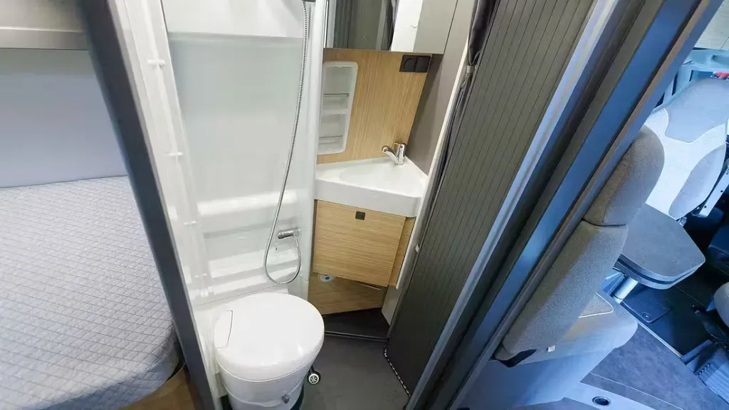 Bild 13: Wohnmobil in Wernau online mieten